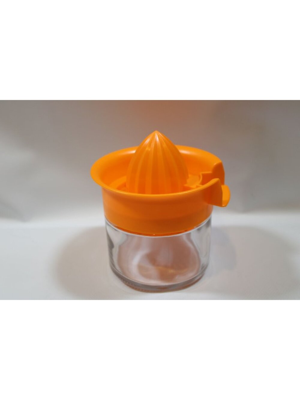 GEMCO Citrus Reamer JUICER with ORANGE Plastic Top Glass Bottom VTG‎